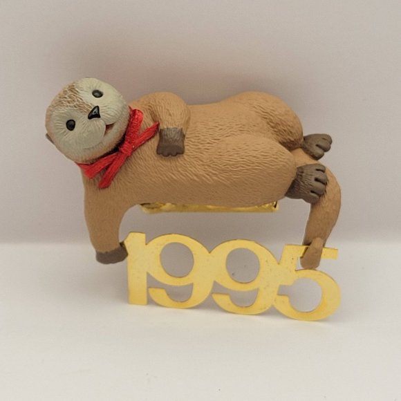 Hallmark Keepsake 1995 FABULOUS DECADE Otter Christmas Ornament - Picture 2 of 13